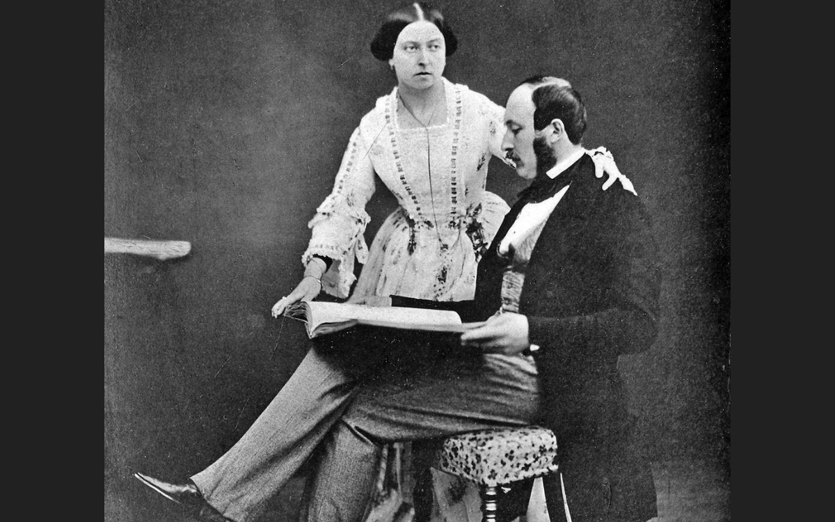 10 Real Love Stories from History More Dramatic Than Any Rom-Com