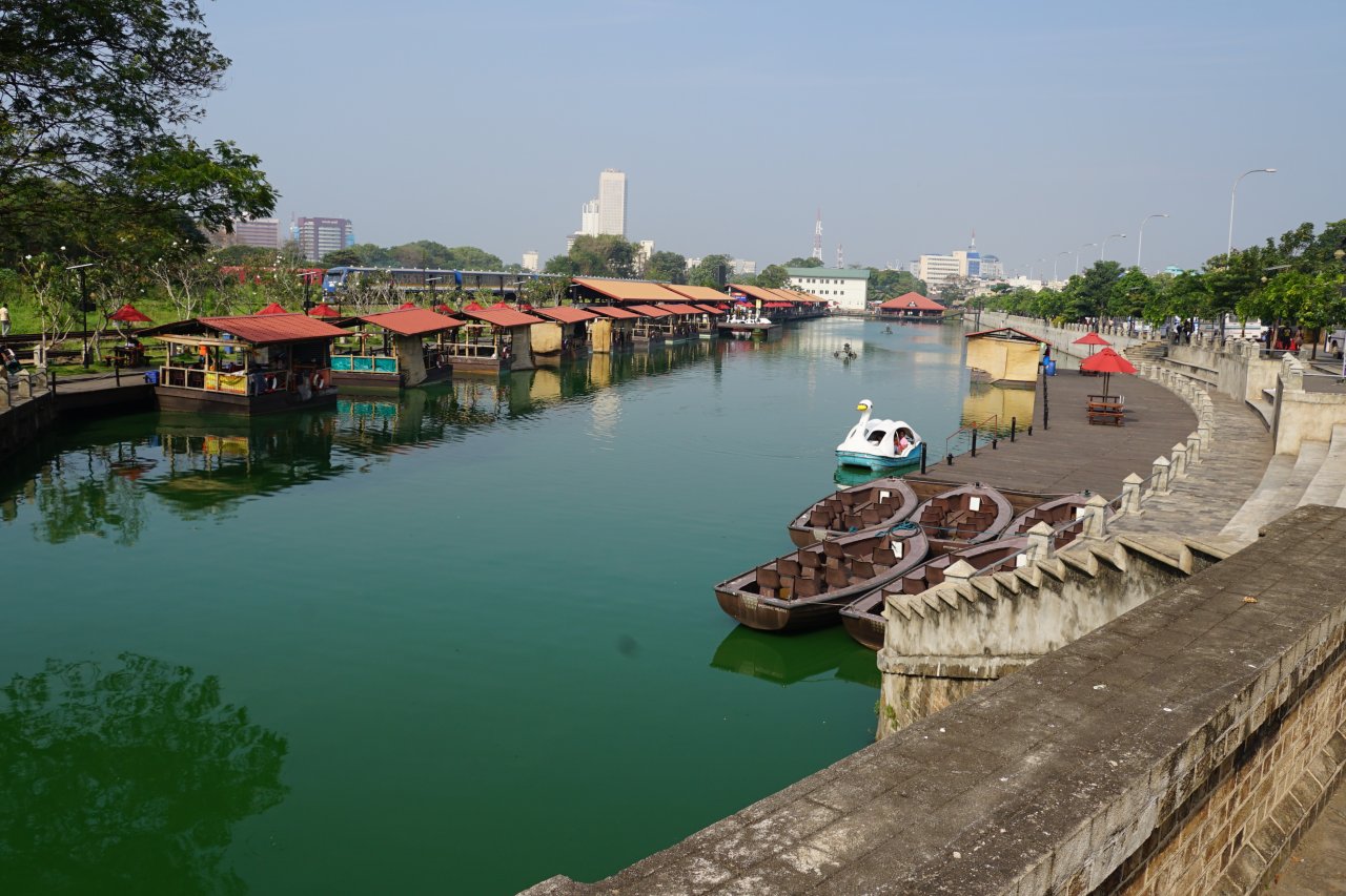 Pettah Floating Market, Sri Lanka
