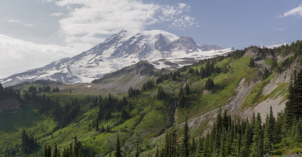 View of the south face of Mount Rainier from the Skyline Trail in Paradise
