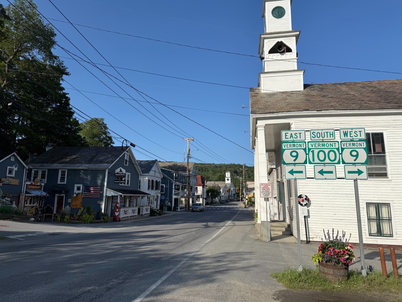 VT 100 southbound approaching VT 9 in Wilmington