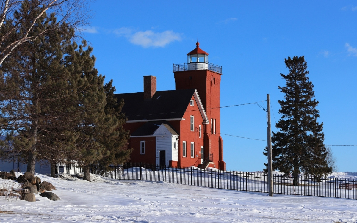 12 Secret U.S. Lighthouses You Can Sleep In—and the Legends Behind Them
