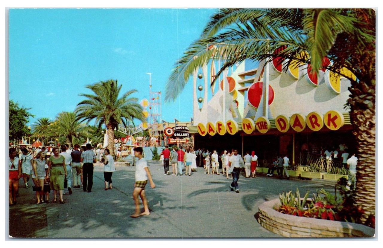 Postcard of Pontchartrain Beach amusement park, New Orleans
