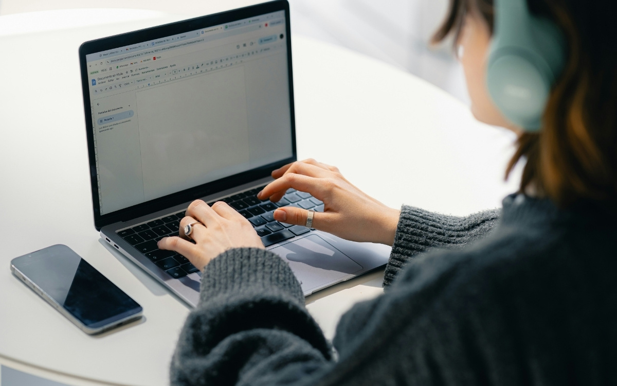 13 Digital Tweaks That Lower Your Screen Overwhelm at Home