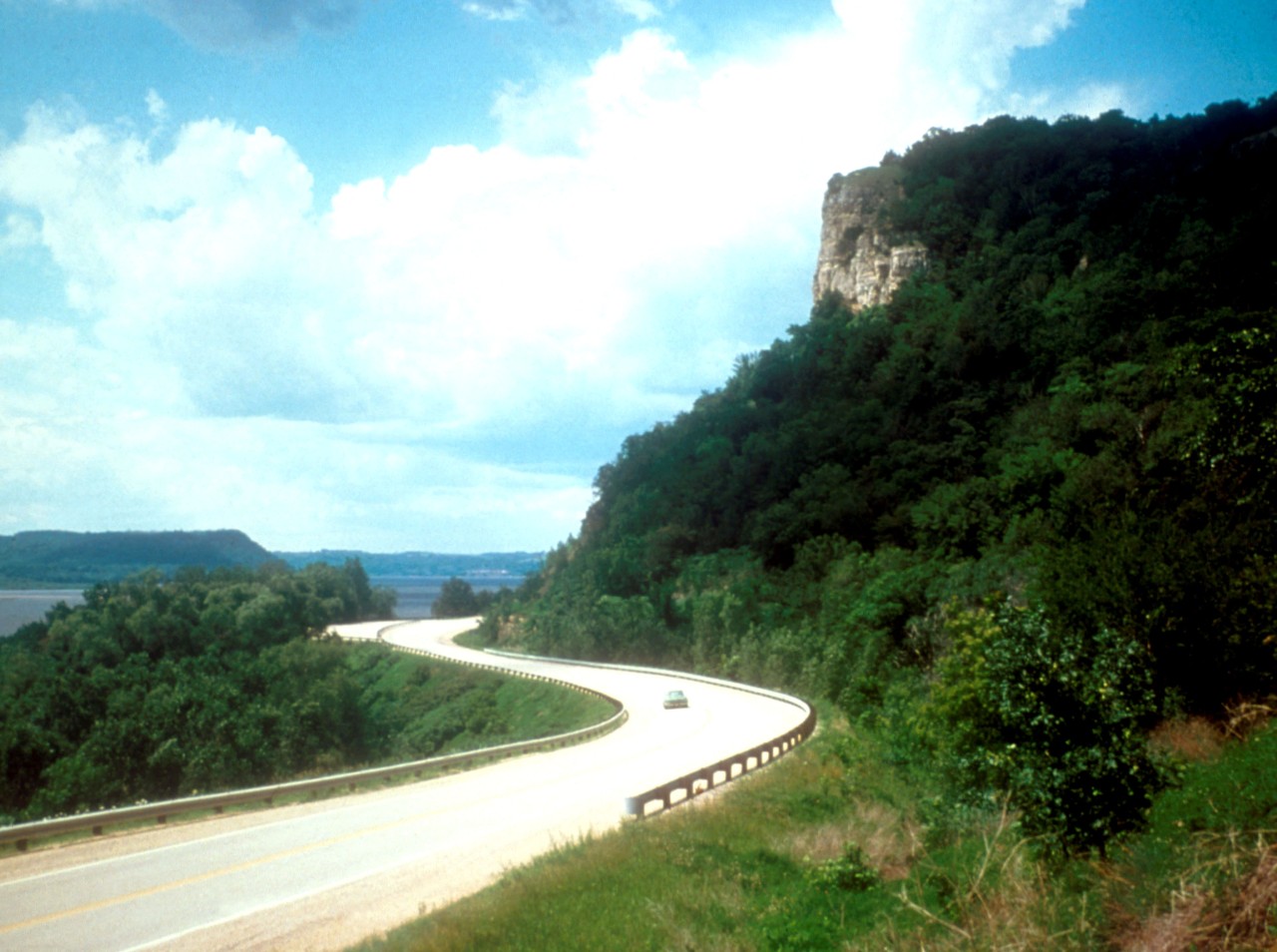 Looking north along the Great River Road in Wisconsin
