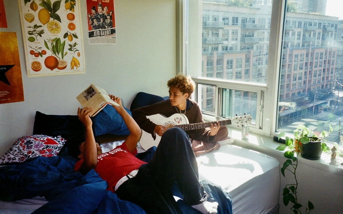 8 Roommate Etiquette Rules That Keep the Peace and Your Sanity