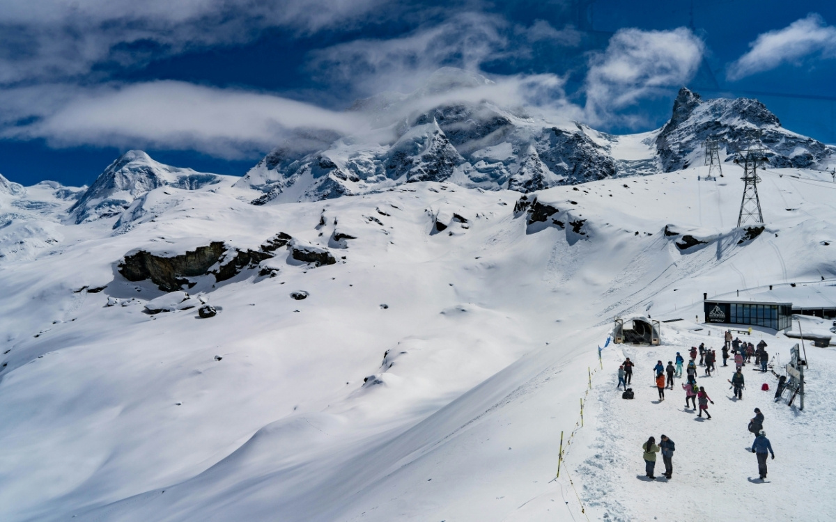 10 Car-Free Destinations Where Bikes and Boats Rule