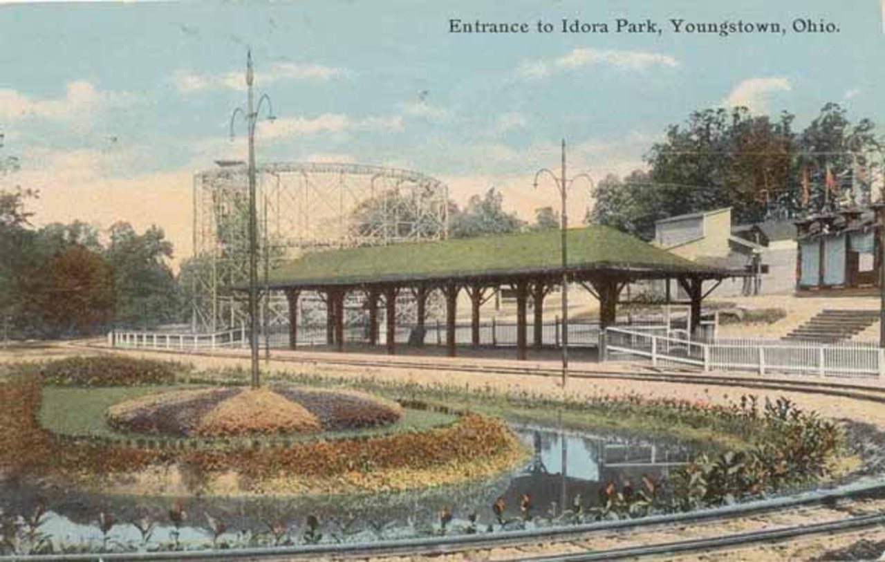 The entrance to Idora Park, c. 1910
