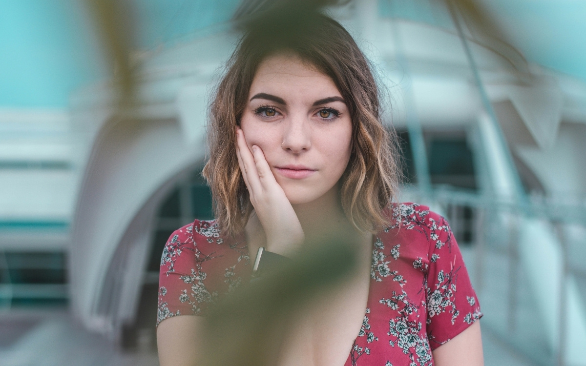 15 Phrases That Signal She Isn’t Being Honest, According to Psychologists