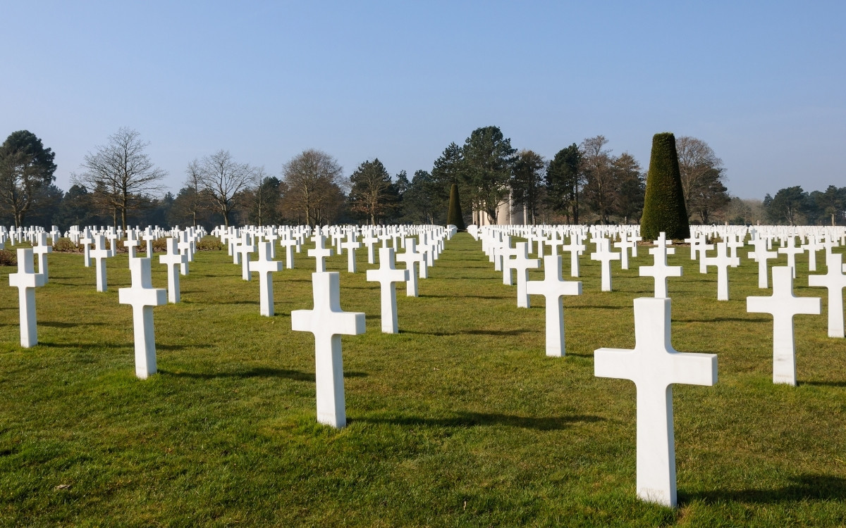 The Real Difference Between a Cemetery and a Graveyard
