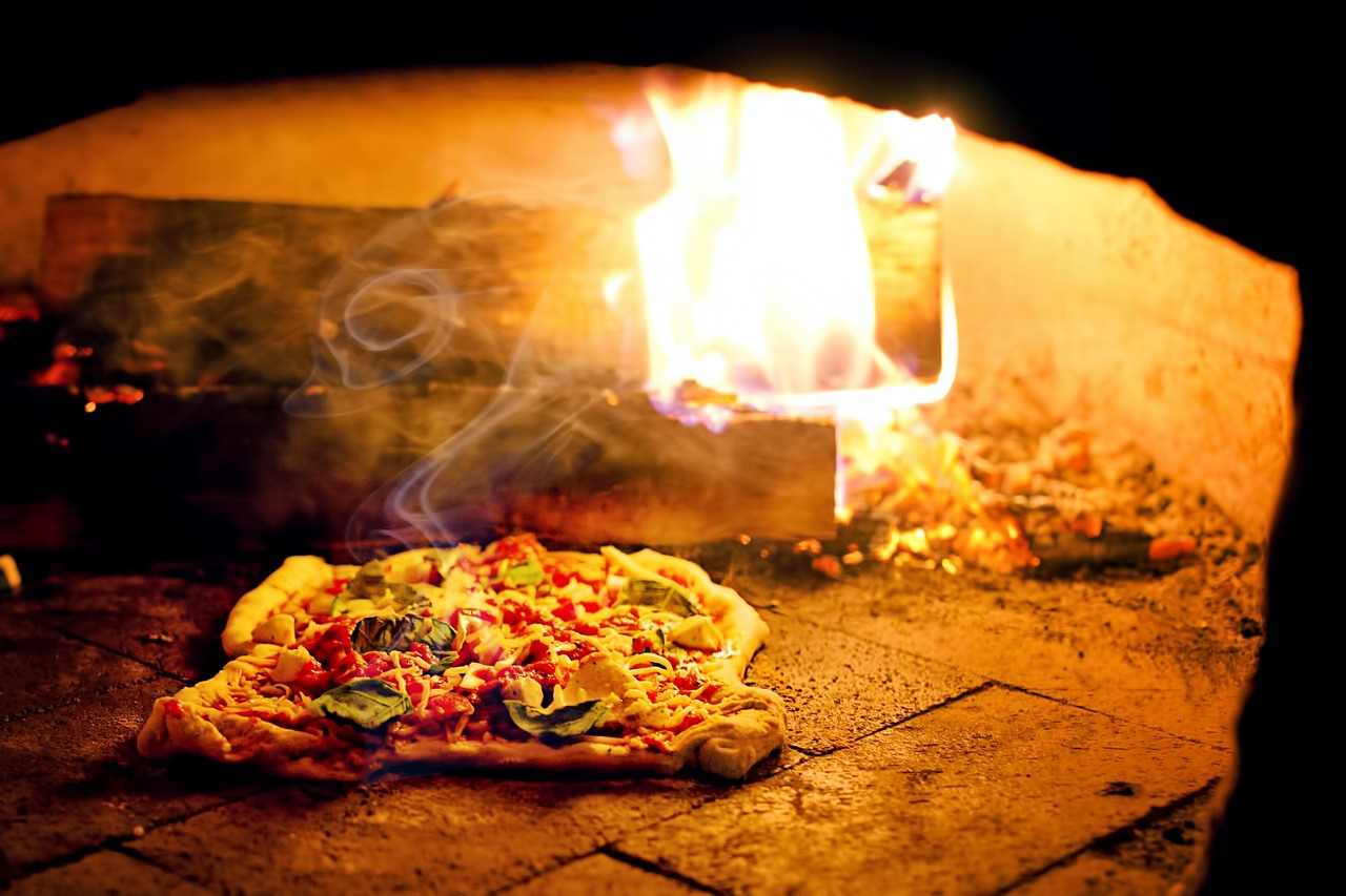 Wood burning oven , Pizza
