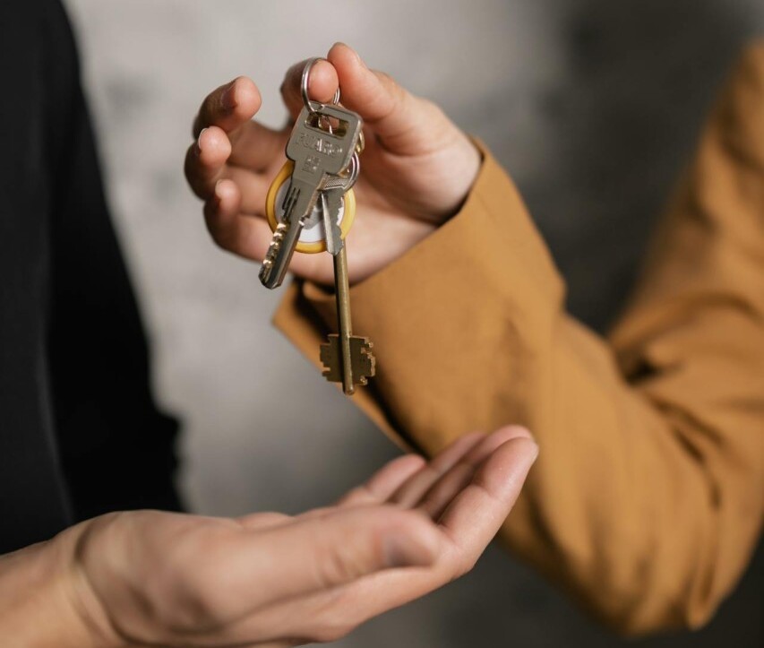 giving key to tenant