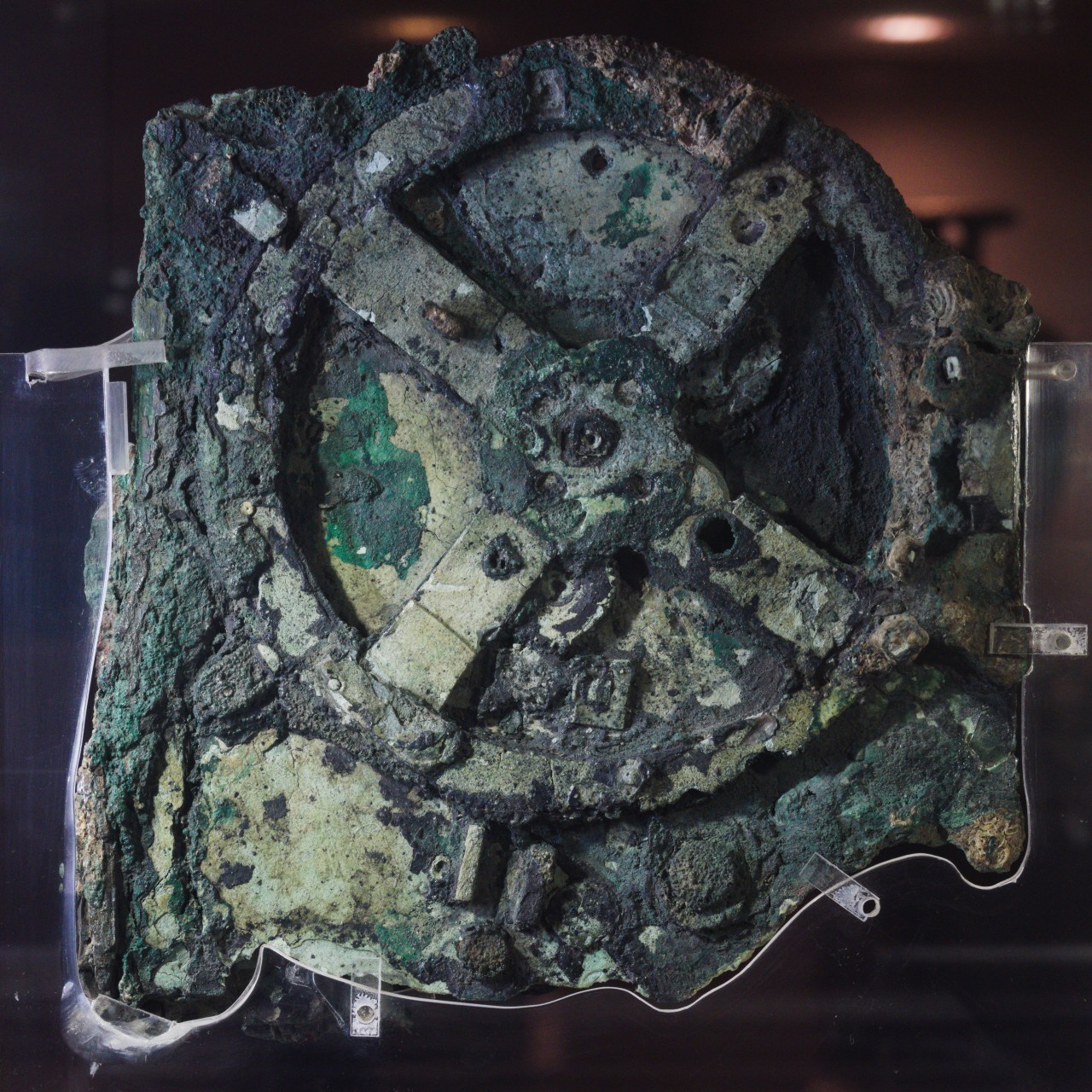 Antikythera mechanism fragment