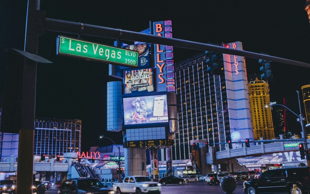 Las Vegas Sees Tourists on the Strip Despite Sharp Drop in Visitor Numbers