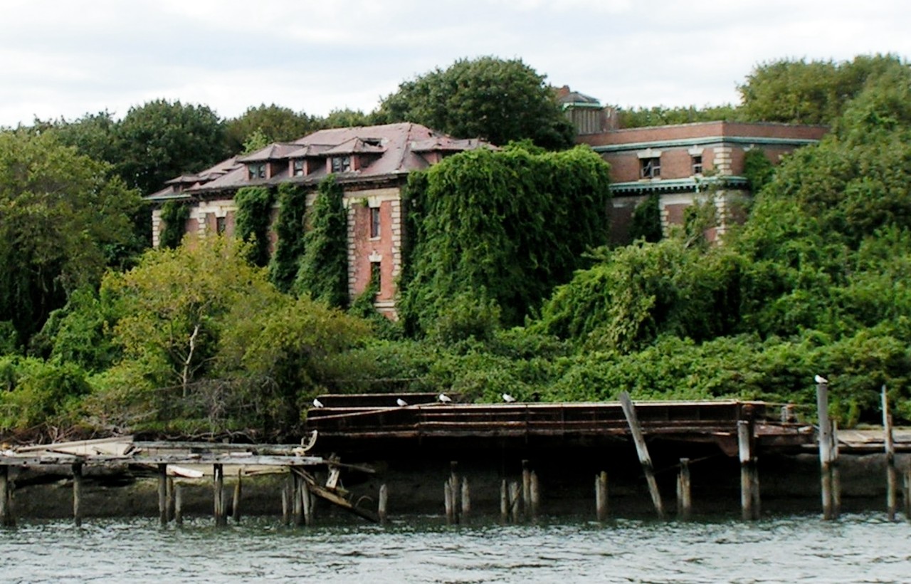 The remains of Riverside Hospital on North Brother Island, 2006