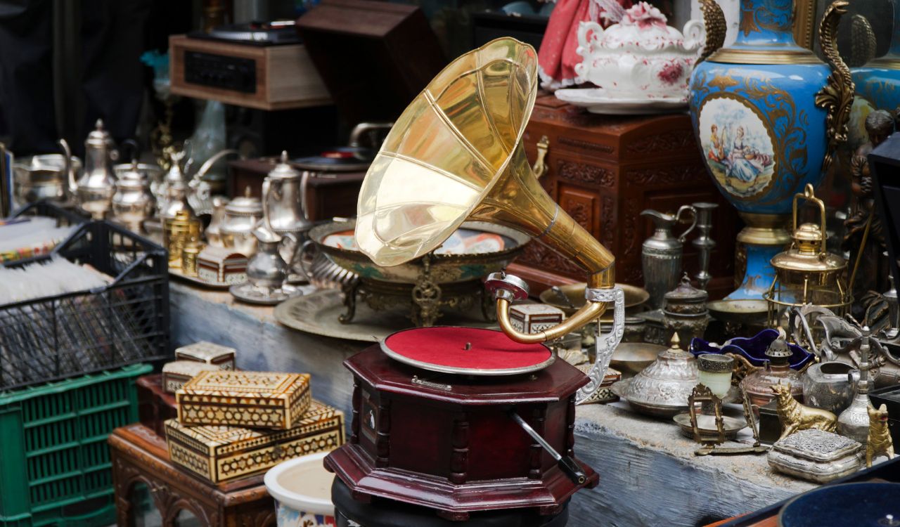 An old gramophone and other antique objects at antiques market in street