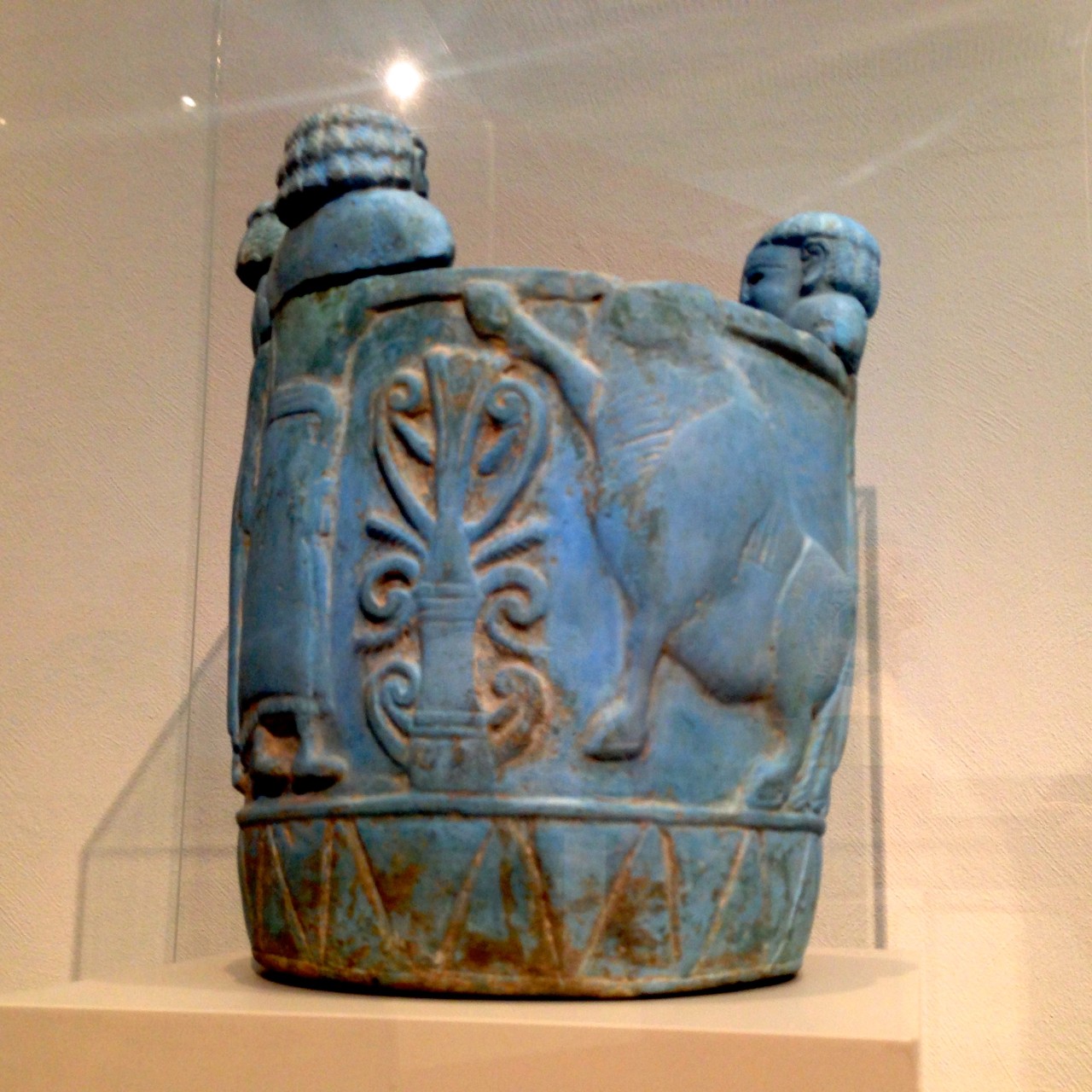 Pyxis made out of "Egyptian blue"