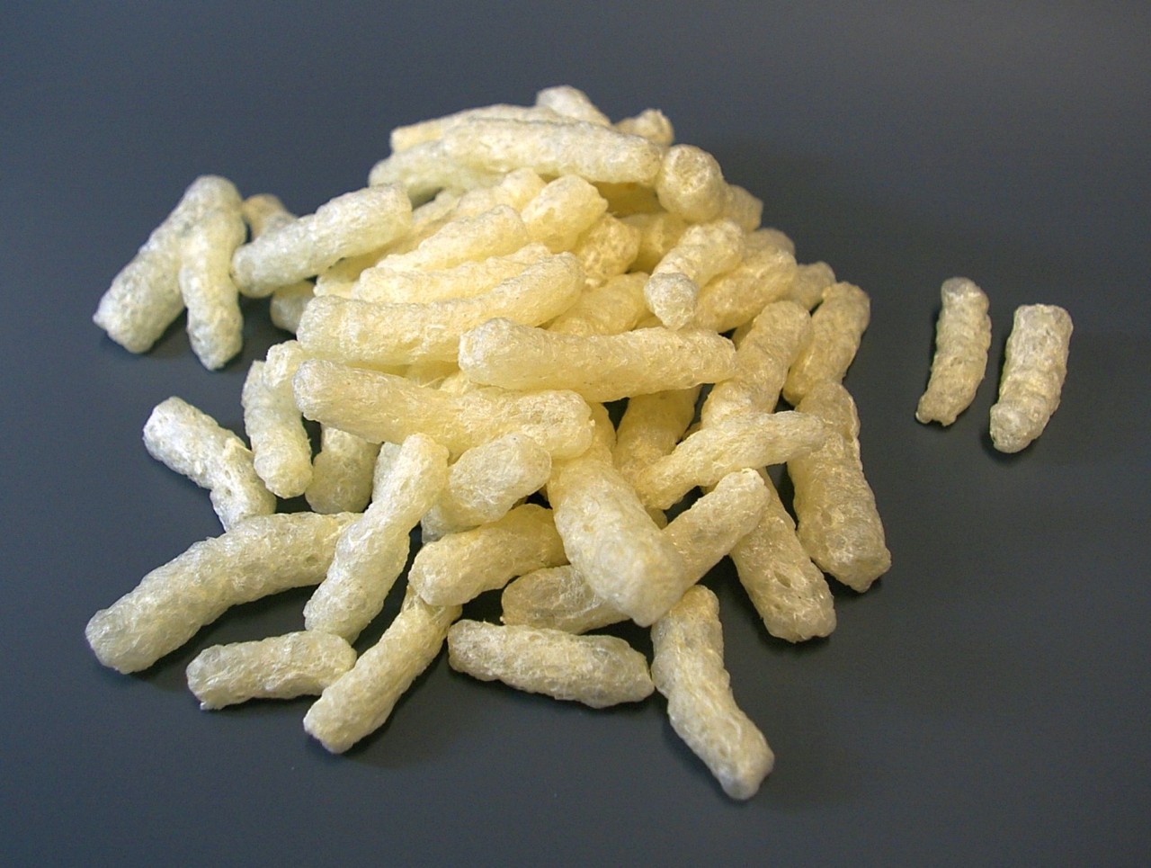 Packaging peanuts made from bioplastics