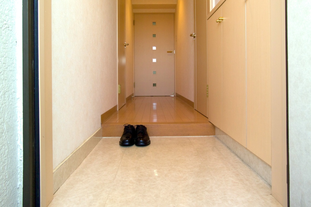 The “No Shoes Indoors” Tradition