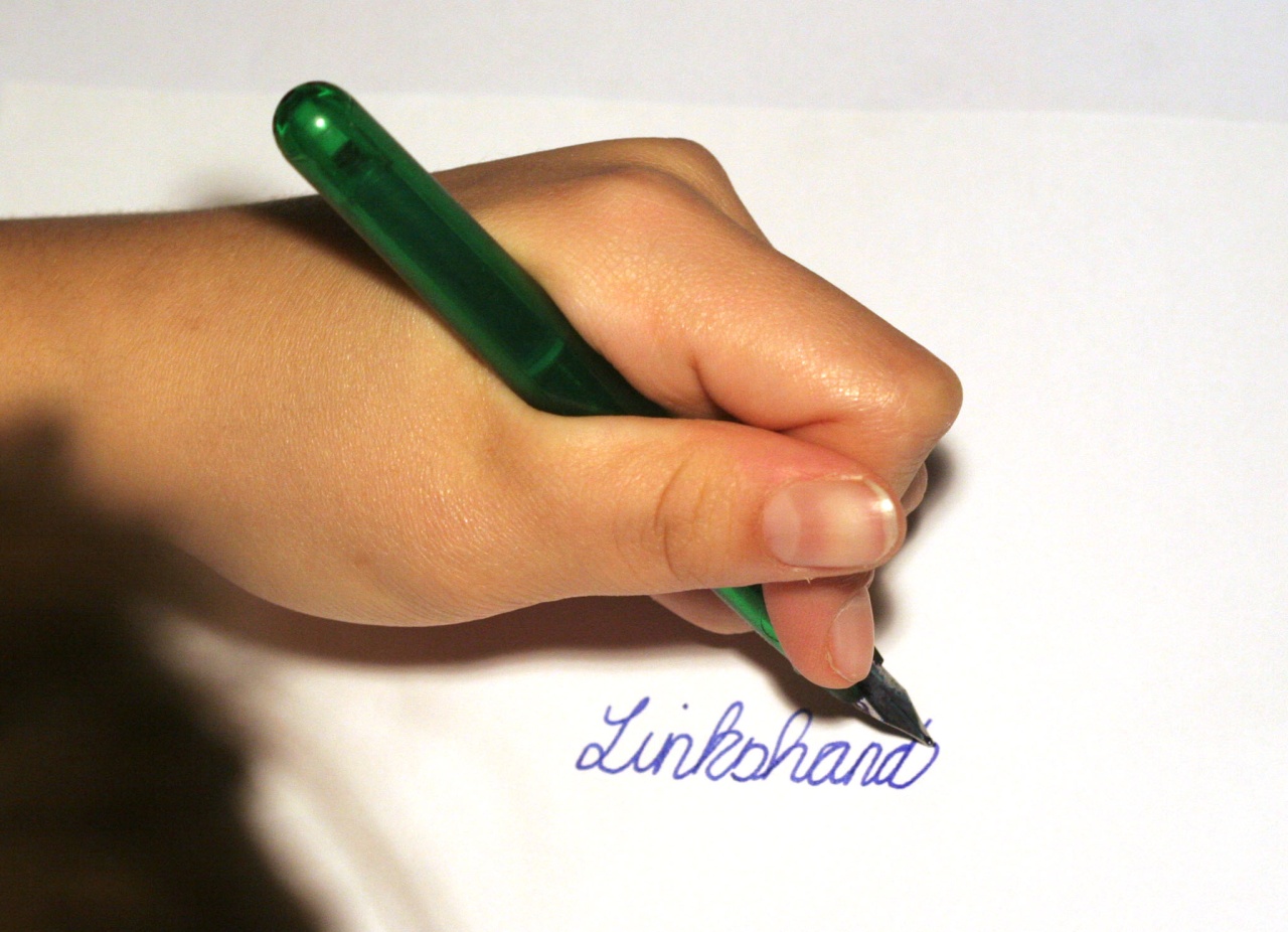 Avoiding Left-Hand Use