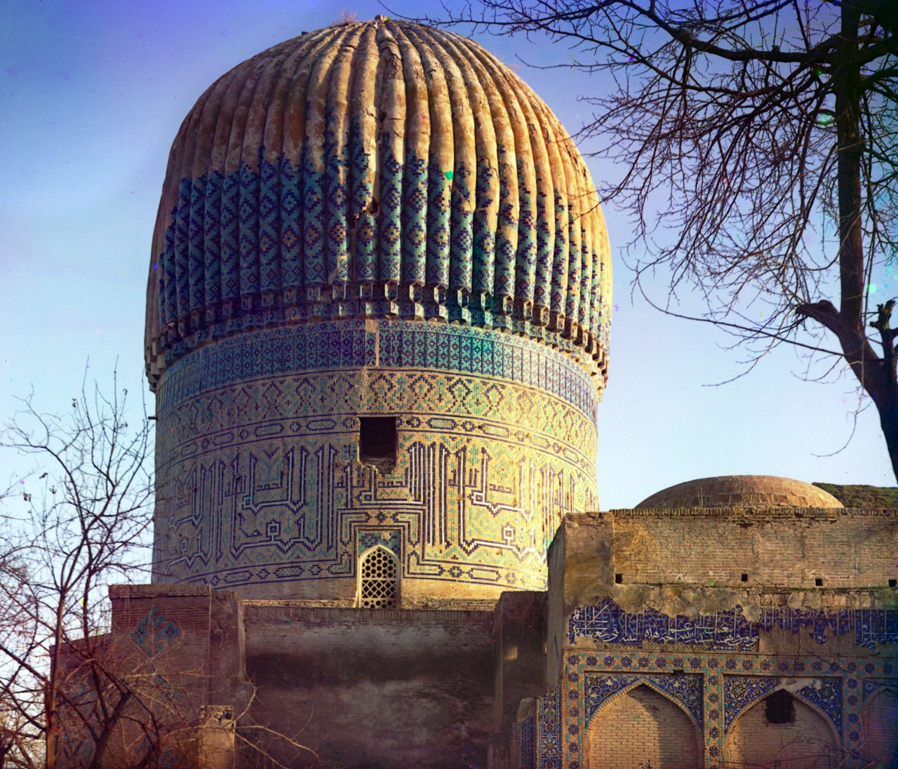 The tomb of Timur is covered with religious inscriptions made with colored bricks.