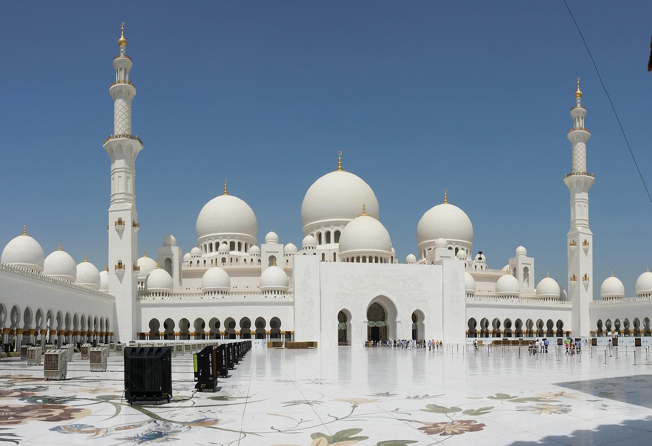 Dress Code Violations in UAE Mosques
