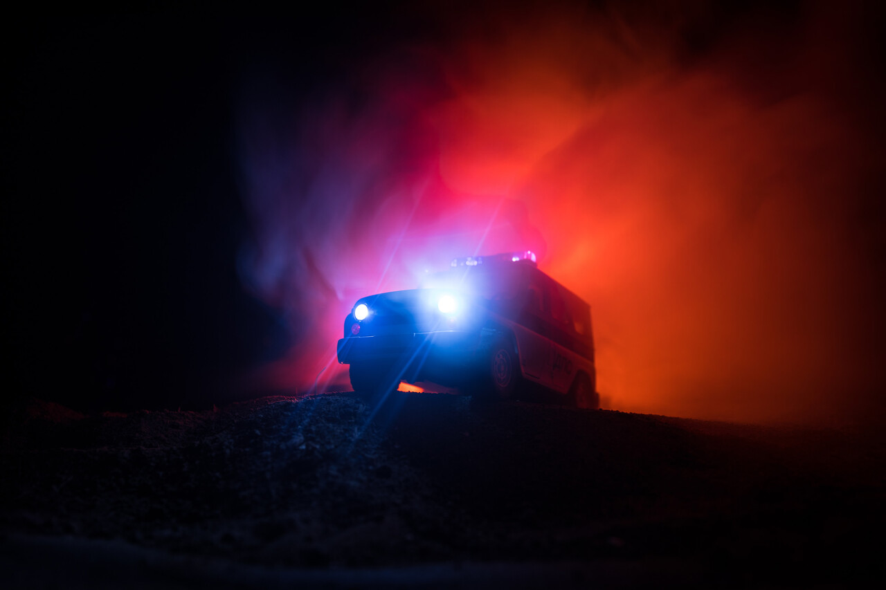 Colored, flashing, or directional lighting that mimics emergency vehicles