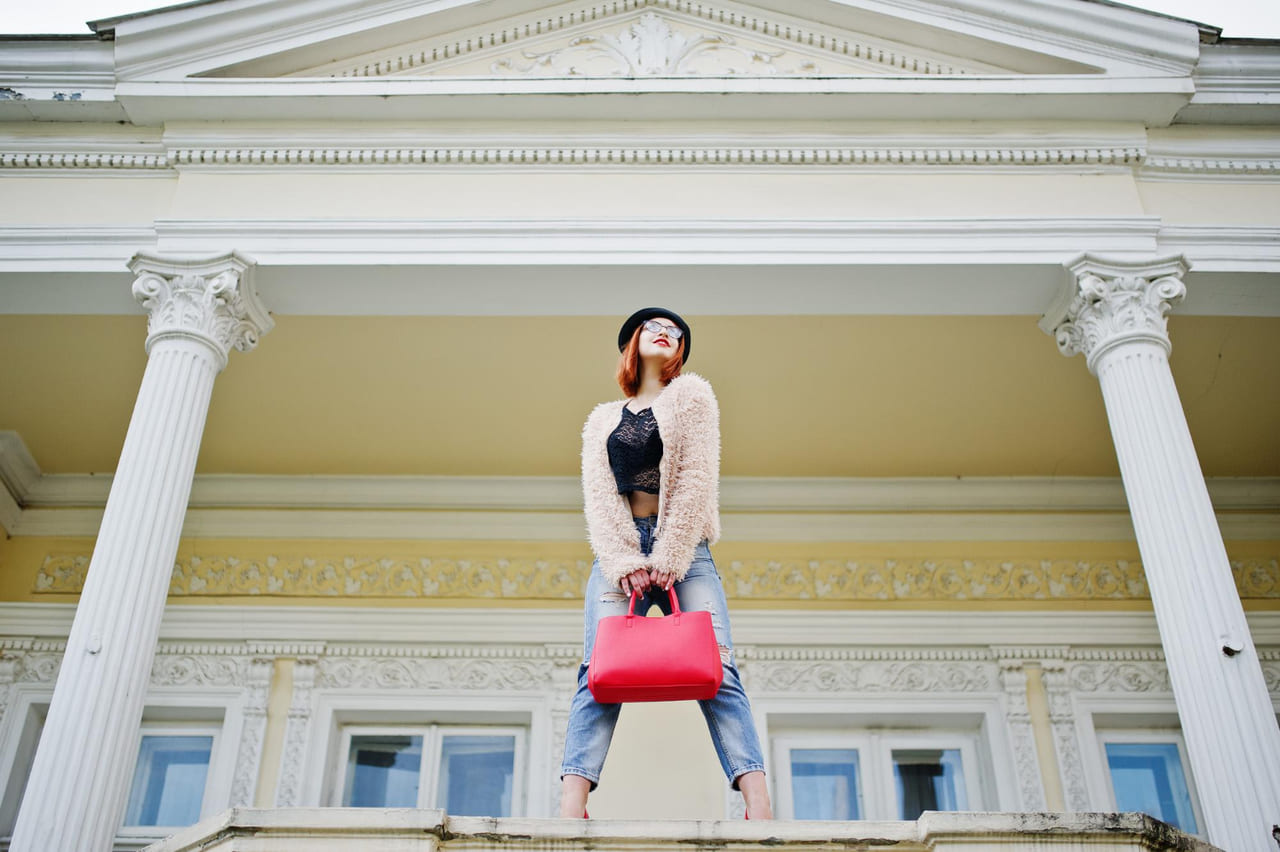 Improper Clothing in Royal or Government Sites