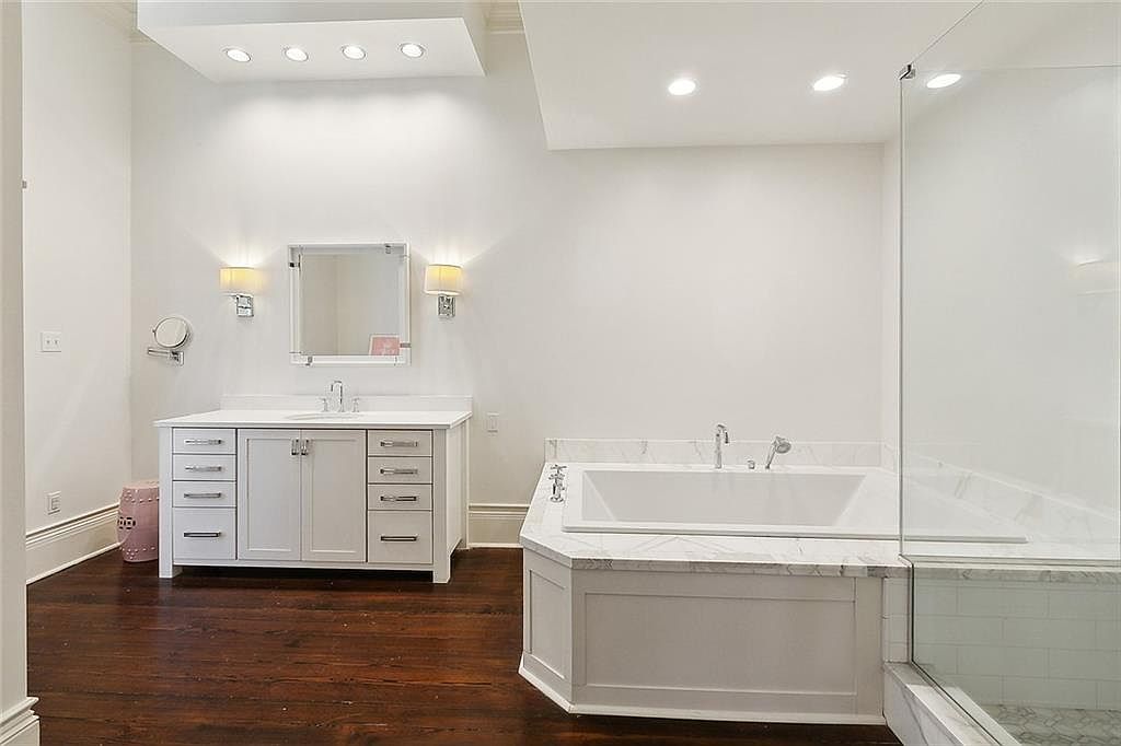 1024px-WE_Cabins_new_furniture_(26512679783)