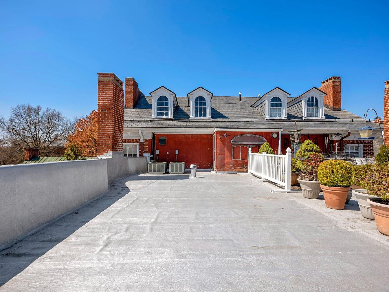 classic-car-1130645_1280