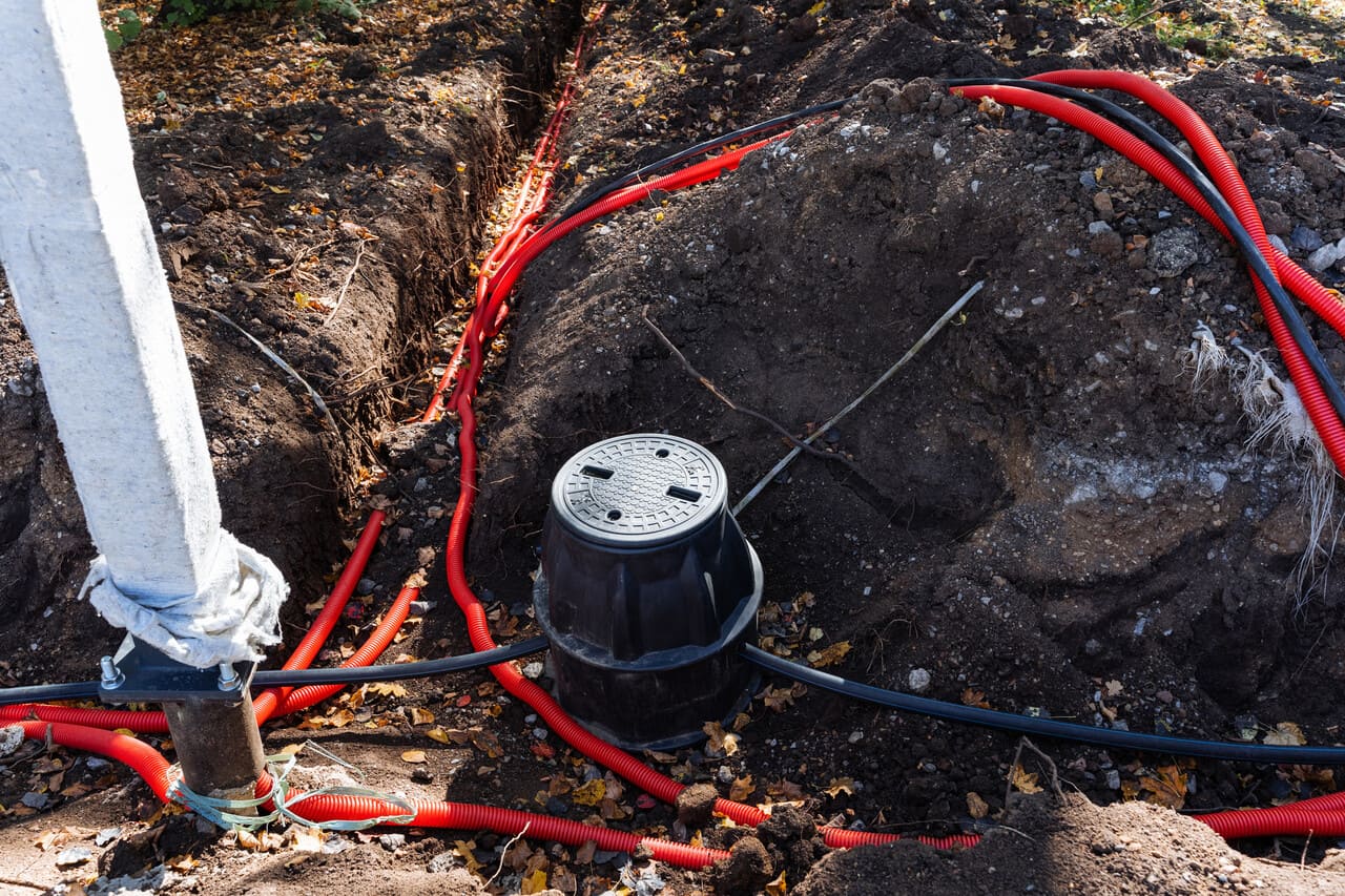 A shovel beside clearly marked gas and cable lines.
