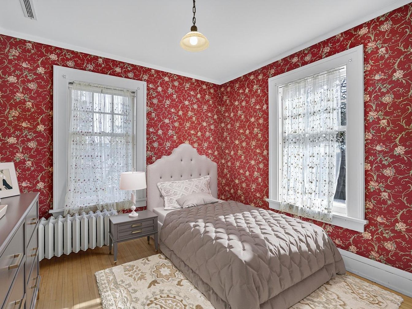 sweatshirts-428607_1280