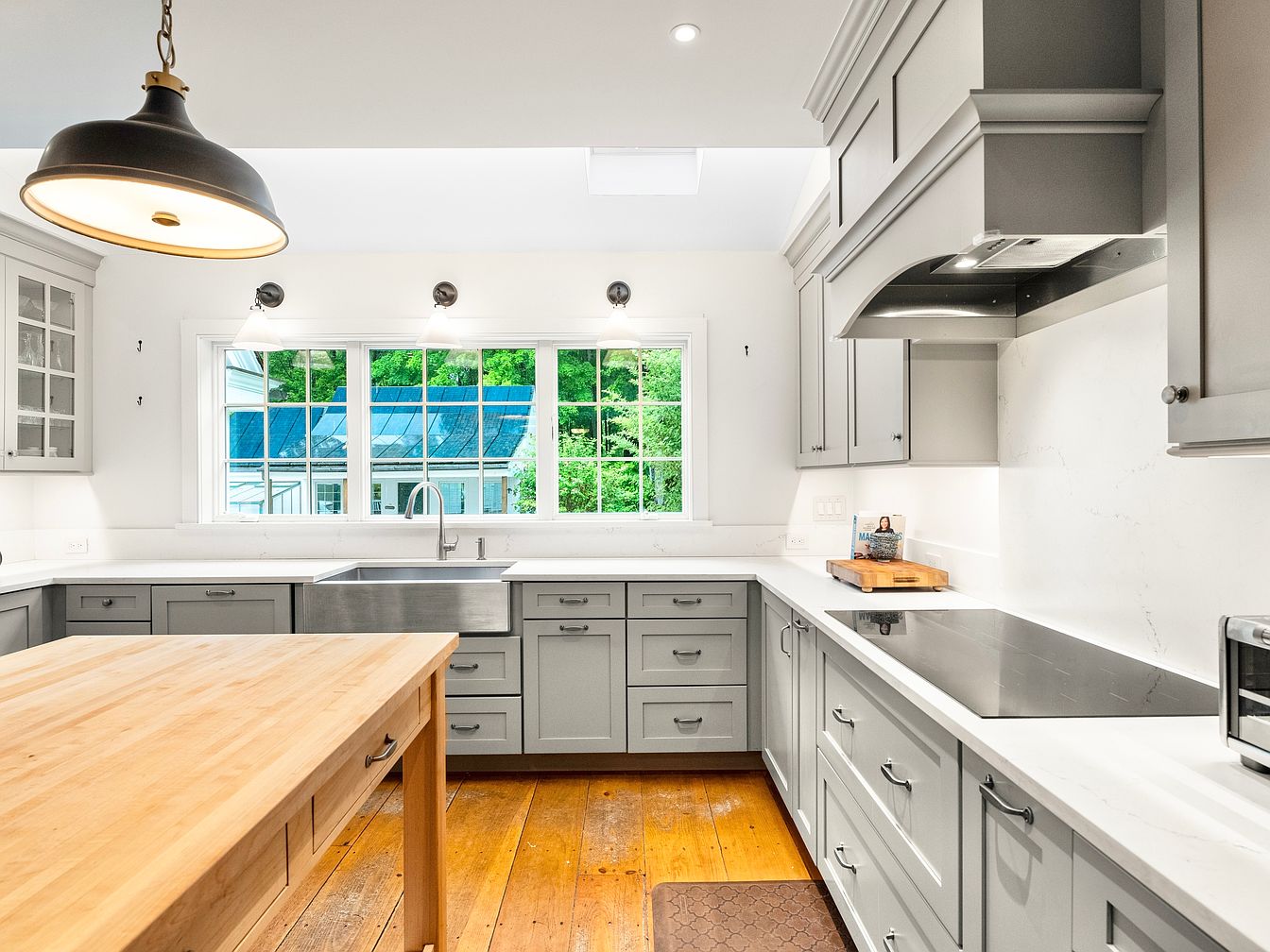 radio-studio-932266_1280