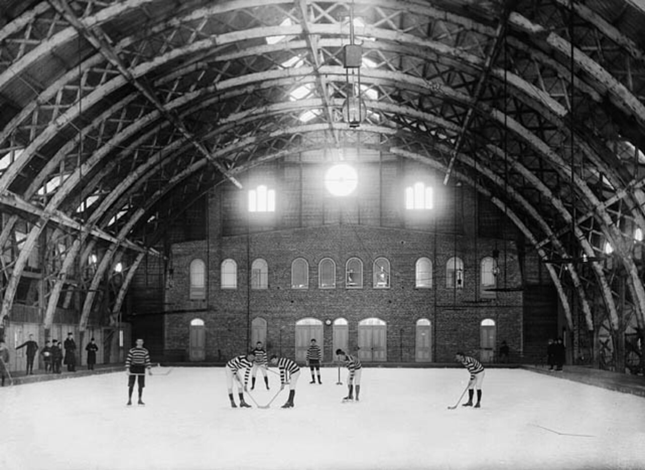 Early Ice Hockey Without Rules