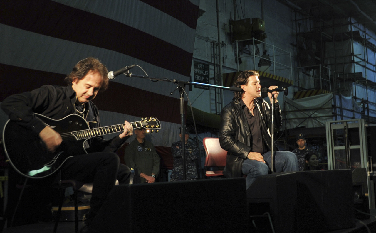Flickr - Official U.S. Navy Imagery - The lead singer of Creed perform an acoustic rock concert aboard USS George Washington