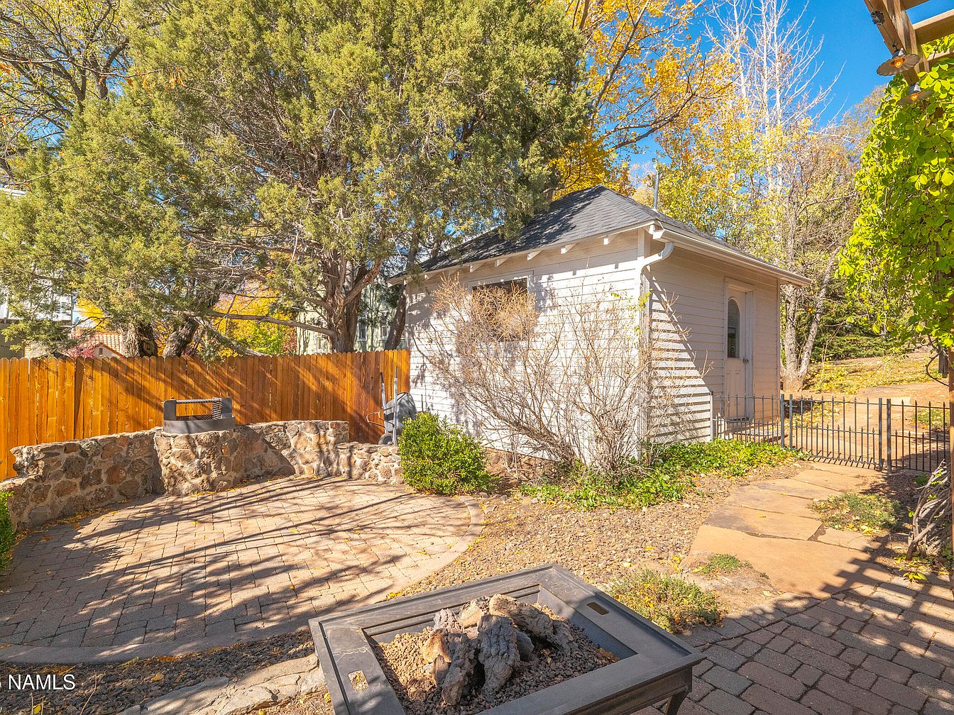 Alligators Turning Up In Yards And Pools