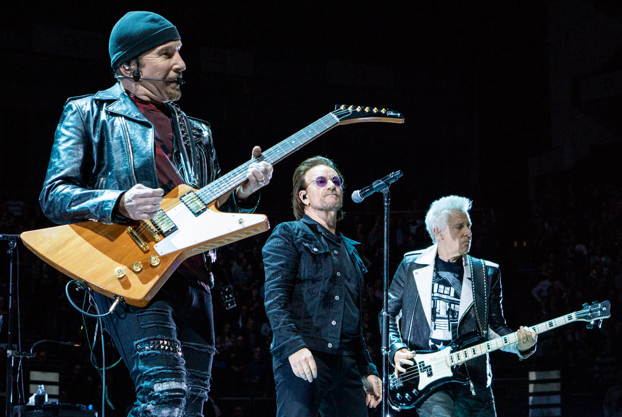 U2 performing on Experience and Innocence Tour in London