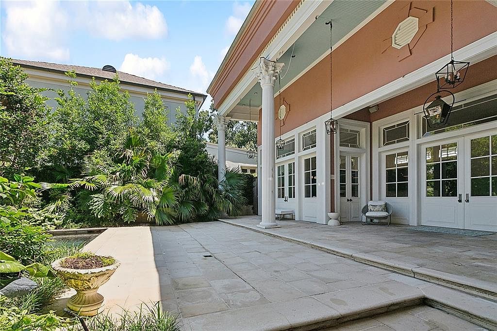 bookcase-3532957_1280