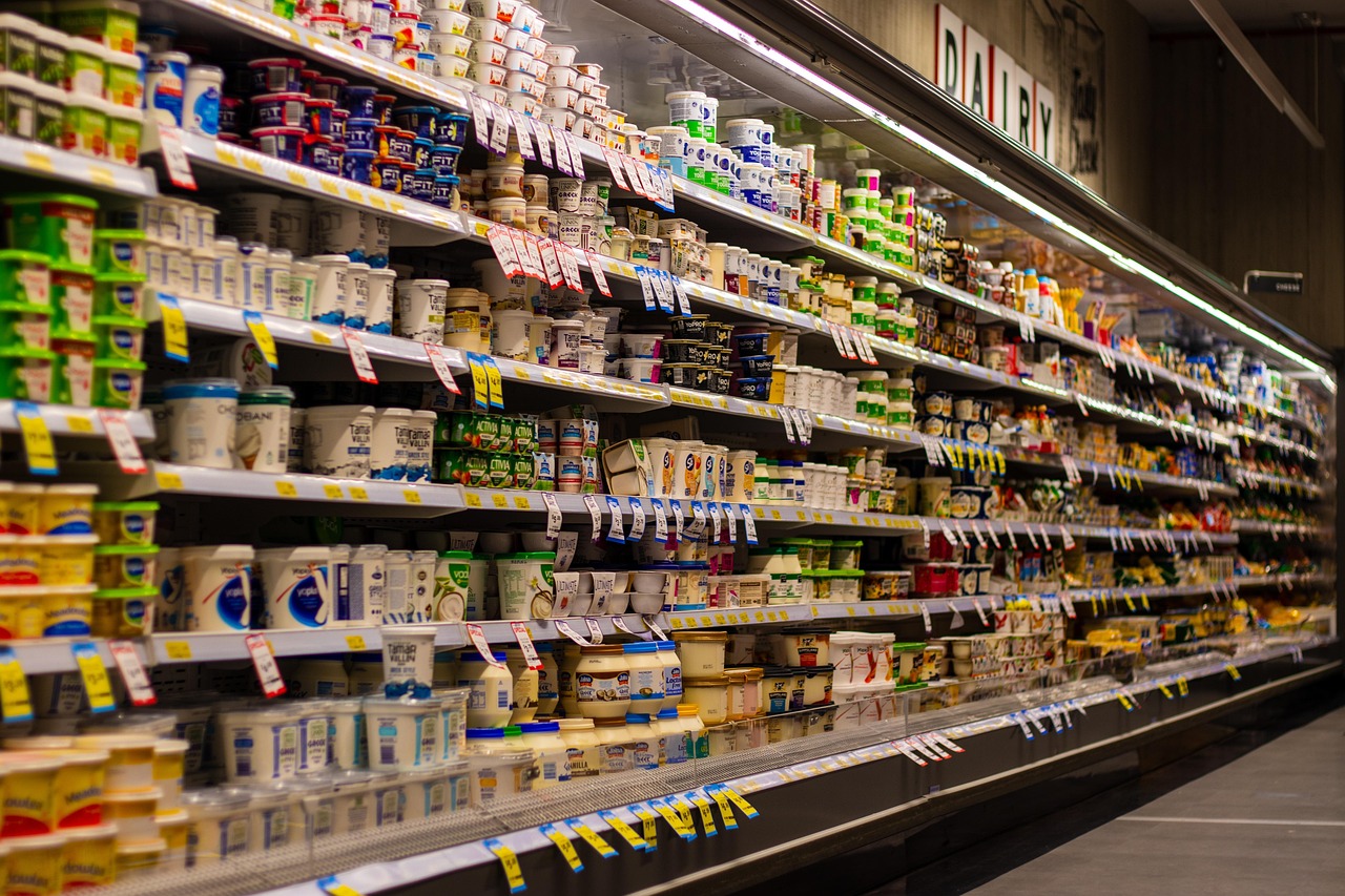 U.S. grocery aisle lined with packaged foods