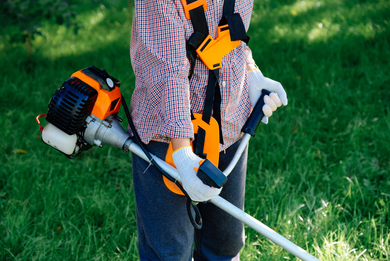 Gas-powered string trimmers
