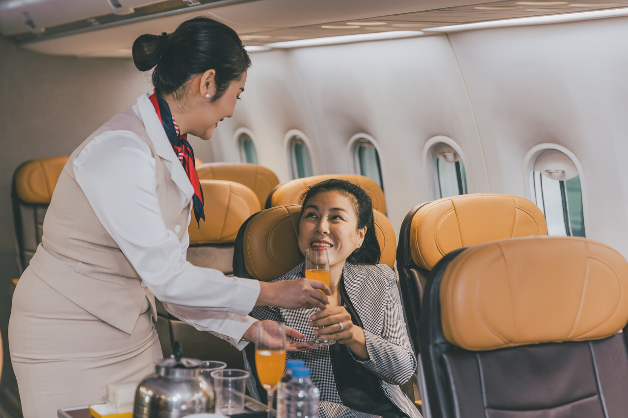 A Flight Attendant With 15 Years of Experience Reveals 10 Drinks You Are Better Off Skipping