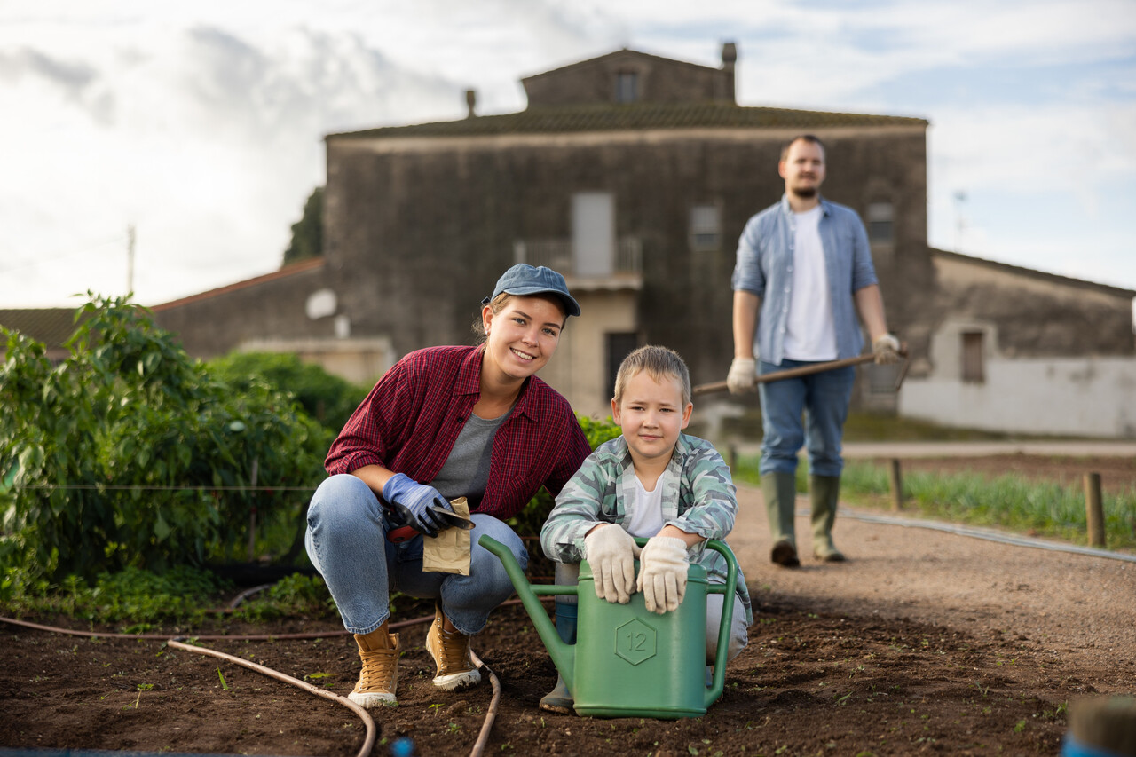 9 Ways Victory Gardens Changed Wartime Home Life