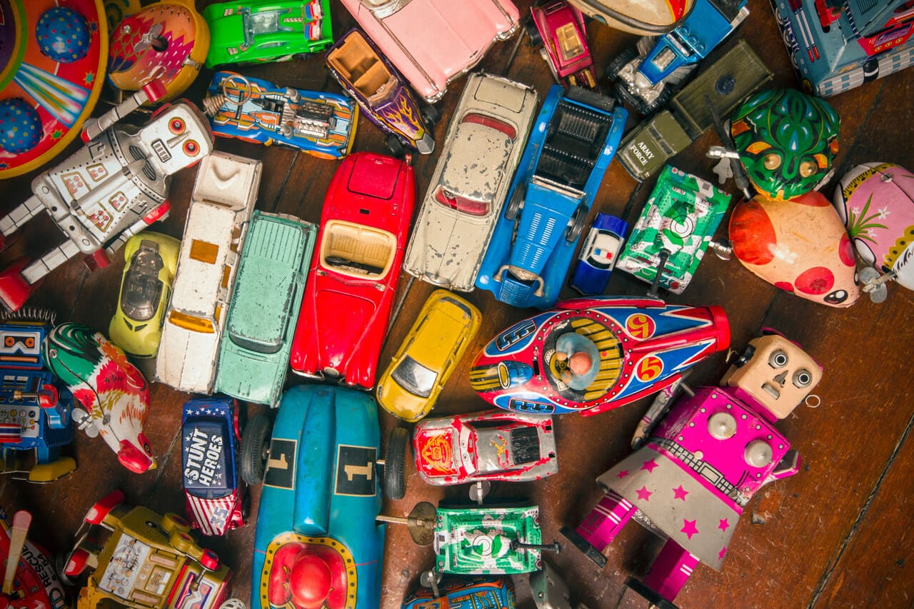 9 Tin Toys and Wind-Up Wonders That Defined 1950s Playtime