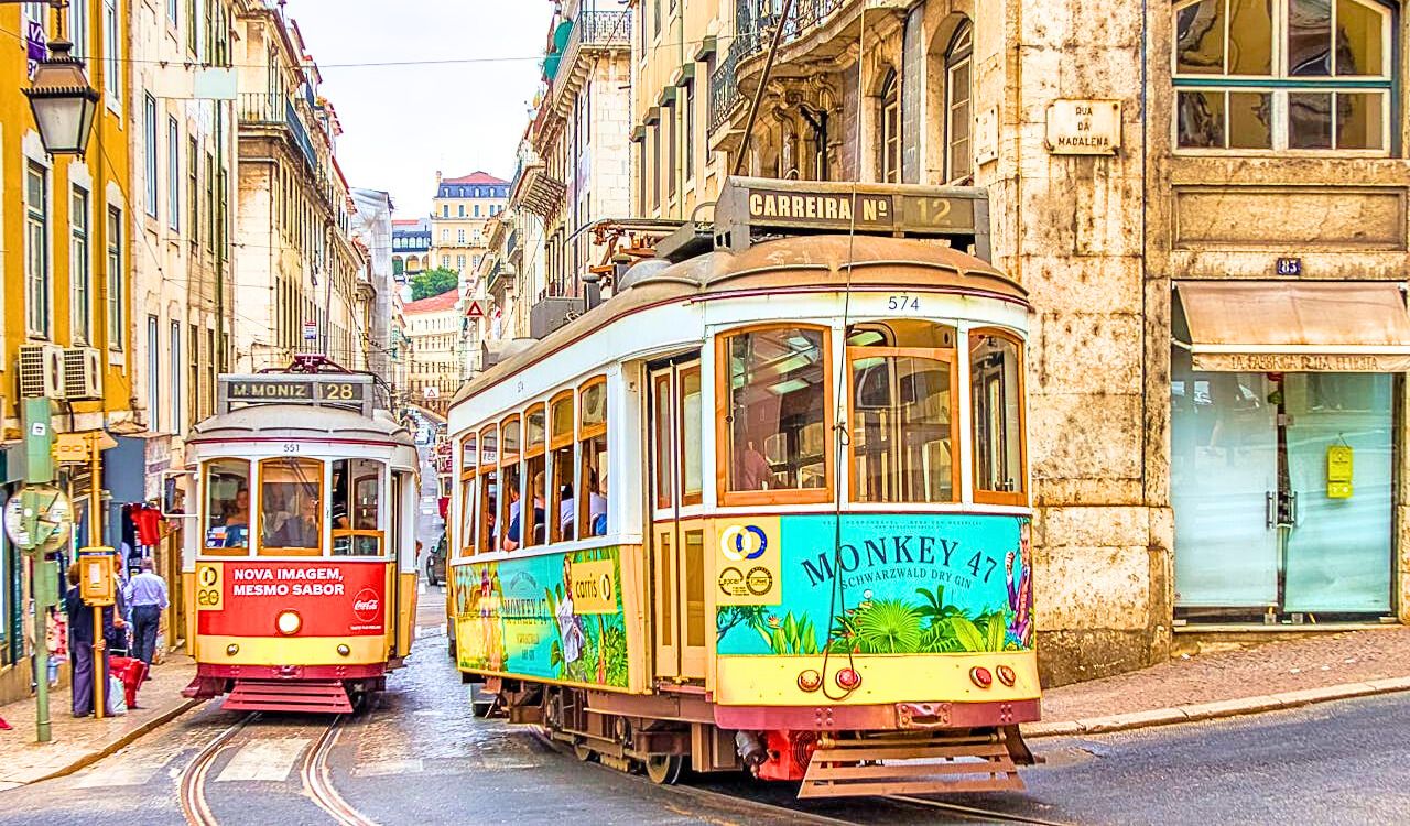 WeddingTraditions_MaliHenna_DeniseStephanie_002RZ 12 “Barcelona Alternatives” Travelers Keep Recommending