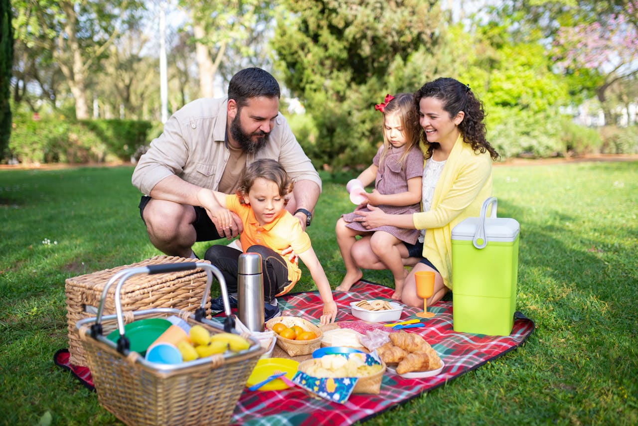 Weekly Church Picnics