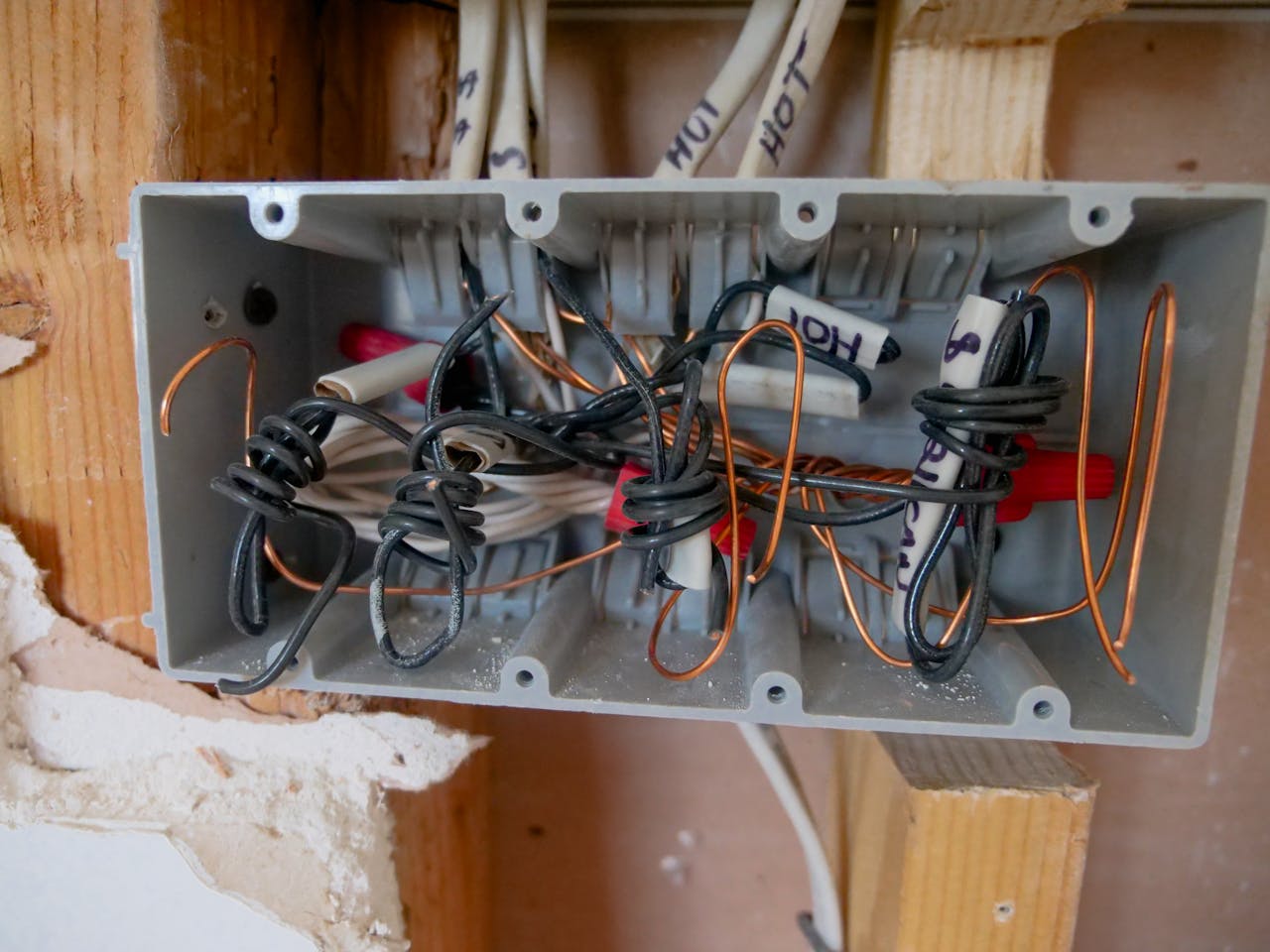 DIY Smart Lighting That Violates Electrical Codes