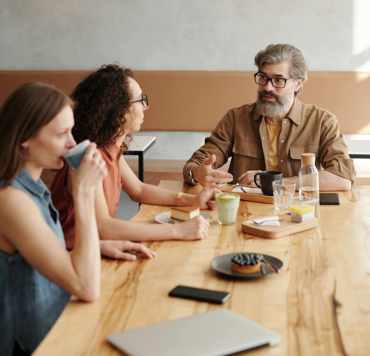 7 “Polite” Phone Habits That Now Read as Rude