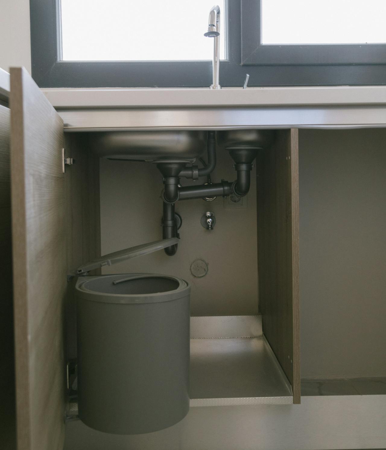 Plumbing supply lines