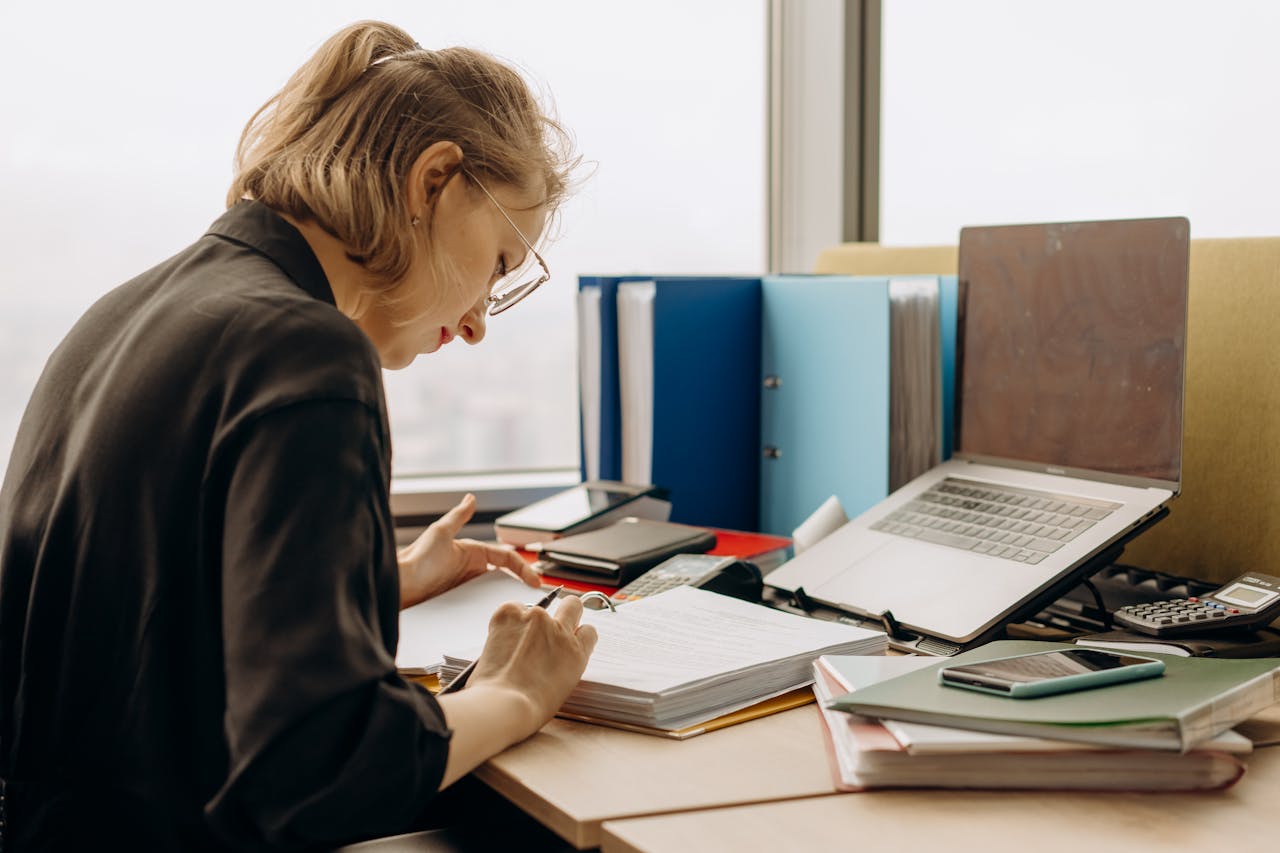 10 Messy Desk Habits That Actually Point to a Highly Organized Mind