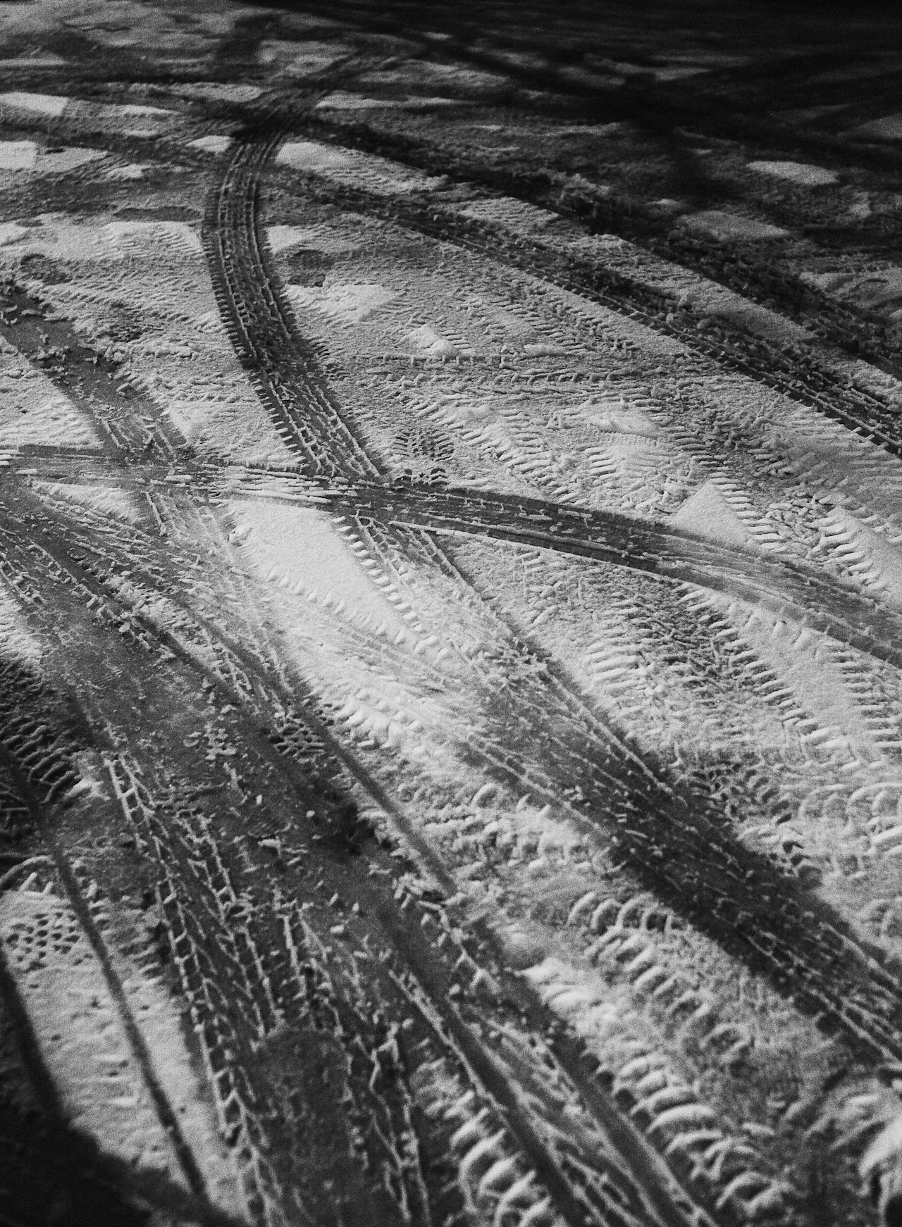 How to safely rock your car in snow