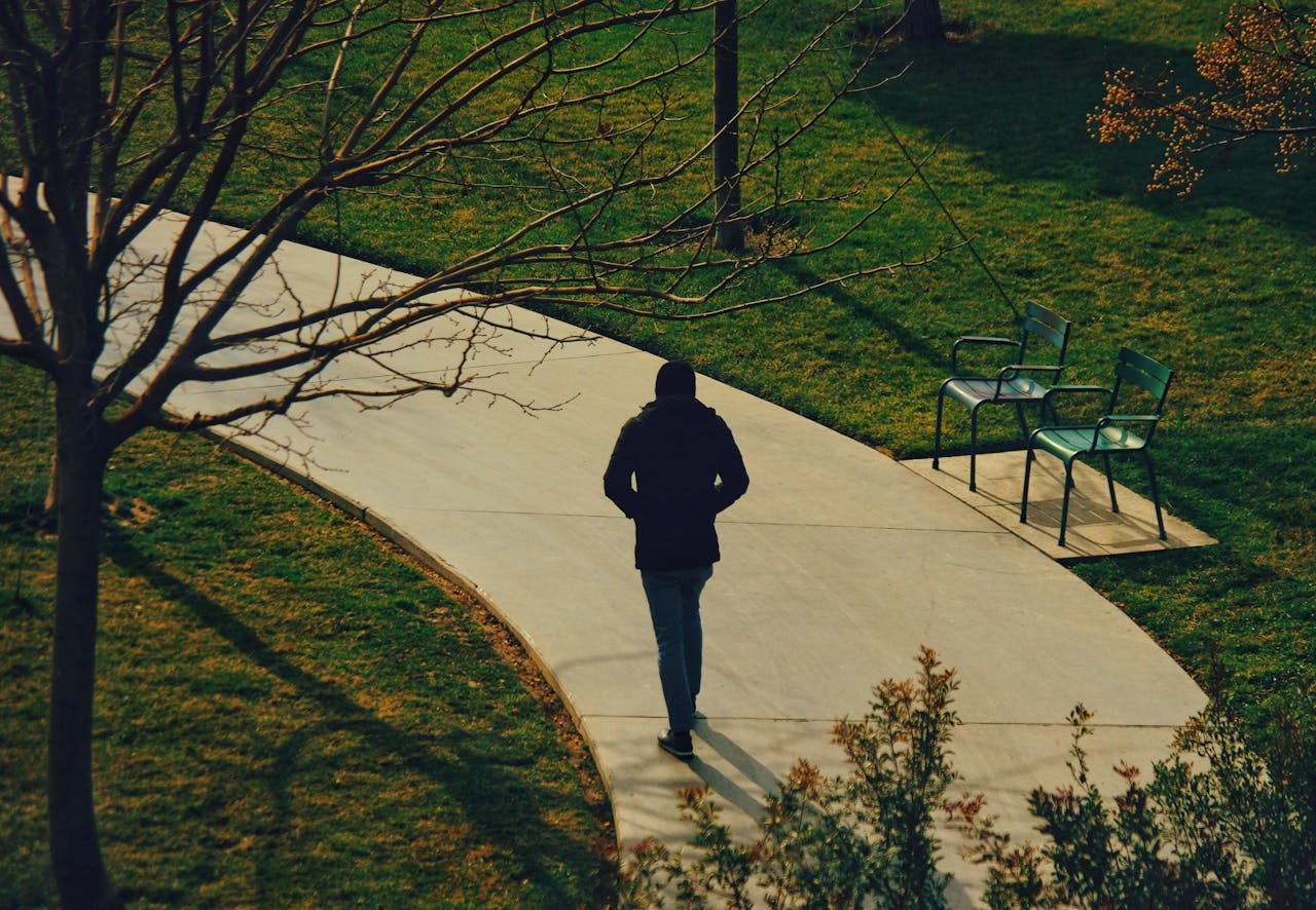 Walking Outdoors Calms Your Thoughts